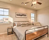 Edmond Oasis w/ Rooftop Lounge: Walk to Dtwn!