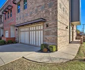 Edmond Oasis w/ Rooftop Lounge: Walk to Dtwn!