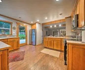 Woodinville Home w/ Furnished Deck & Fire Pit