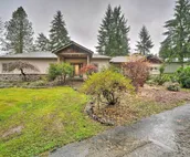 Woodinville Home w/ Furnished Deck & Fire Pit