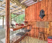 Quiet, Historic Manor: Located in Ghost Town!