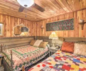 Quiet, Historic Manor: Located in Ghost Town!