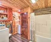 Quiet, Historic Manor: Located in Ghost Town!