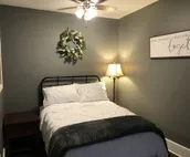 Pet Friendly cute, clean home in proximity to Fort Wayne and major highways