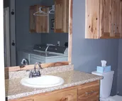 Pet Friendly cute, clean home in proximity to Fort Wayne and major highways