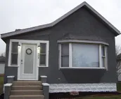 Pet Friendly cute, clean home in proximity to Fort Wayne and major highways