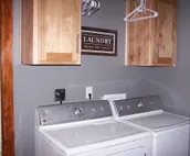 Pet Friendly cute, clean home in proximity to Fort Wayne and major highways