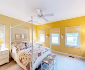 Dog-friendly golf getaway by the beach with private pool, hot tub & deck