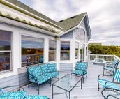 Dog-friendly golf getaway by the beach with private pool, hot tub & deck