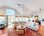 Dog-friendly golf getaway by the beach with private pool, hot tub & deck