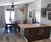 Lake View cottage, secluded, quiet, total remodel, 3 king beds