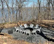 Lake View cottage, secluded, quiet, total remodel, 3 king beds