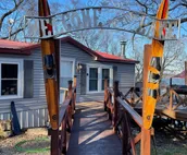 Lake View cottage, secluded, quiet, total remodel, 3 king beds