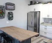 Lake View cottage, secluded, quiet, total remodel, 3 king beds