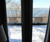 Lake View cottage, secluded, quiet, total remodel, 3 king beds