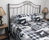 Lake View cottage, secluded, quiet, total remodel, 3 king beds