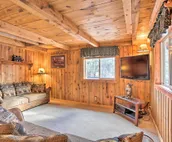 Whitewood Cabin: Deck, Gas Grill & Hot Tub!