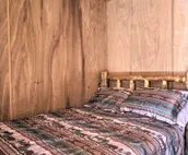 Whitewood Cabin: Deck, Gas Grill & Hot Tub!