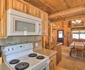 Whitewood Cabin: Deck, Gas Grill & Hot Tub!