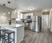 Beautiful Downtown modern 1 BR. 1 BA Washer+ Dryer