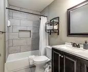 Sleek 1 Bd Remodeled Apt. In the heart of Downtown
