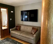 Buffalo Hallow: 2 House Acreage Retreat, Reunion, Groups, Outdoor Entertaining