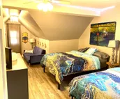 Buffalo Hallow: 2 House Acreage Retreat, Reunion, Groups, Outdoor Entertaining
