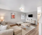 Comfortable condo with fireplace & washer/dryer - close to slopes