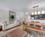 Comfortable condo with fireplace & washer/dryer - close to slopes