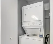 Comfortable condo with fireplace & washer/dryer - close to slopes