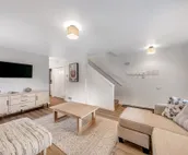Comfortable condo with fireplace & washer/dryer - close to slopes