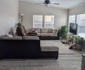 Cheerful 2 bedroom 2 bath home in Sheridan.