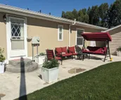 Cheerful 2 bedroom 2 bath home in Sheridan.