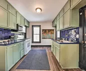 Newly Renovated Home Close to Dtwn Lawrence!