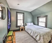 Newly Renovated Home Close to Dtwn Lawrence!