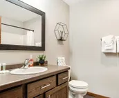 Modern cabin with fast WiFi, firepit, pergola, W/D, & central AC