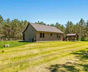 Modern cabin with fast WiFi, firepit, pergola, W/D, & central AC