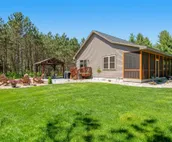 Modern cabin with fast WiFi, firepit, pergola, W/D, & central AC