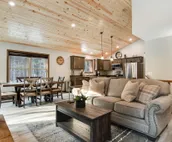 Modern cabin with fast WiFi, firepit, pergola, W/D, & central AC