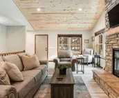 Modern cabin with fast WiFi, firepit, pergola, W/D, & central AC