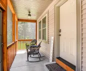 Modern cabin with fast WiFi, firepit, pergola, W/D, & central AC