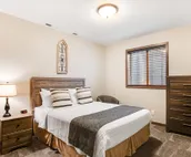 Modern cabin with fast WiFi, firepit, pergola, W/D, & central AC