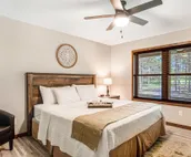 Modern cabin with fast WiFi, firepit, pergola, W/D, & central AC