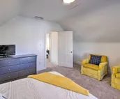 Charming Farmhouse < 1/2 Mile to AU Campus!