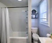 Charming Farmhouse < 1/2 Mile to AU Campus!