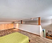 Bohemian Home w/ Screened Porch, 3 Mi to Lake!