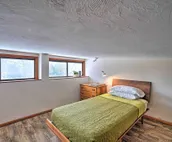 Bohemian Home w/ Screened Porch, 3 Mi to Lake!
