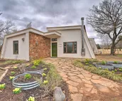 Bohemian Home w/ Screened Porch, 3 Mi to Lake!