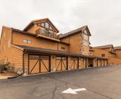 First Floor 3 BR Condo, Northern Bay Golf Course by RedAwning