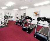 Oceanfront condo with amazing views, balcony, fast WiFi & on-site pool/gym